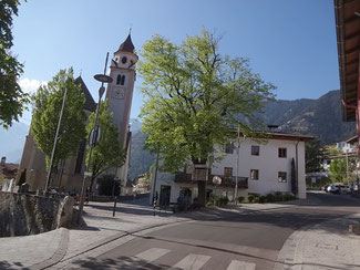 Kirchplatz in Dorf Tirol