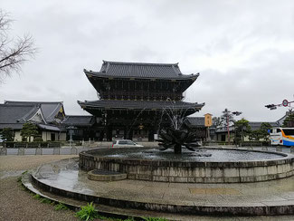 車窓からの東本願寺
