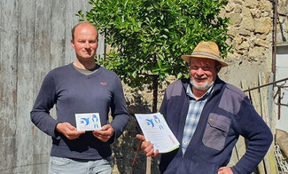 Stolz auf ihre Auszeichnung:  Vater u. Sohn Weingut H.-G. Becker     Foto: P. Britz