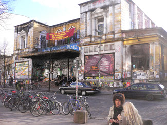 Bild: Die Rote Flora im Schanzenviertel in Hamburg, Schulterblatt 71. 