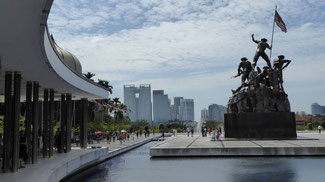 Bild: Das Nationalmonument in Kuala Lumpur