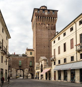 Bild: Porta Castello in Vizenco
