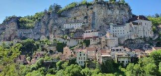 Vue de face de la cité de Rocamadour par un temps magnifique dans notre belle région du Lot