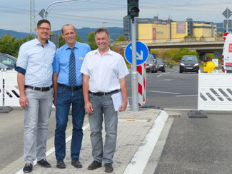Liberale kämpfen gemeinsam für bessere Infrastruktur. Vertreter der Orts-, Kreis- und Bezirksebene beim Vor-Ort-Termin (v. l.): David Hennchen, Kreisvors. der FDP in Koblenz, Alexander Buda, Bezirksvors. und Josef Scherkenbach, Ortsverbandsvors.