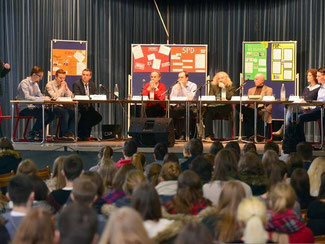 Podiumsdiskusion mit den Landtagskandidaten in der Calvarienberg-Aula. Foto: Martin Gausmann