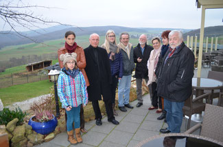 Die Vertreter der FDP im Kreistag Christina Steinhausen und Ulrich van Bebber (links) informierten sich bei der Gemeinschaft pro Umwelt (von links nach rechts), Catherina Schöler, Rudolf Wilms, Wolfgang Dickmann, Elke Dahm, Vanessa Maur und Wolfgang Hurth