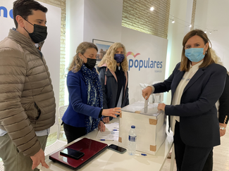 Catalá votando para el XX Congreso nacional del PP