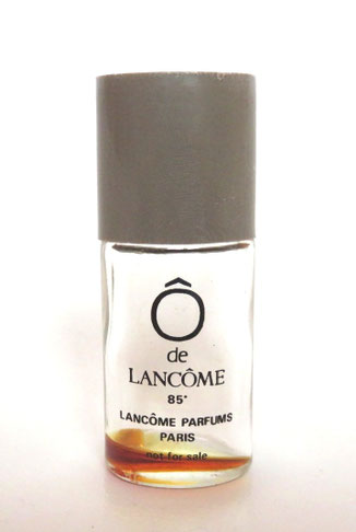 Ô DE LANCÔME - ANCIENNE MINIATURE : BOUCHON EN PLASTIQUE GRIS CLAIR