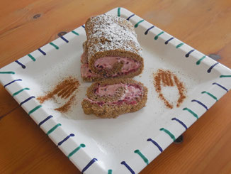 Buchweizenroulade mit Preiselbeerobers