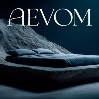 Hotelmarke AEVOM mit Logo, Typografie und Moodbildern für Schlaf- und Longevity-Konzept – visuelle Identität und Corporate Design Entwicklung einer Hospitality-Marke, Brand Design Projekt Hamburg