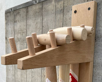 Einfacher Spatenhalter / Einfacher Gartengerätehalter bei www.the-golden-rabbit.de