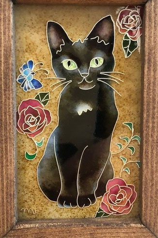 まめまめ舎 「黒猫ちゃん」¥22,000 七宝焼額 銅板、ガラス粉、銀線 90㎜×120㎜(内寸45㎜×70㎜)