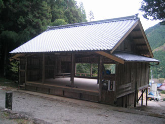 神社拝殿 屋根葺き替え