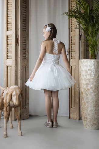 Monny_kurzes_Kommunionkleid_offener_Rücken_Tüllrock_Z26-03