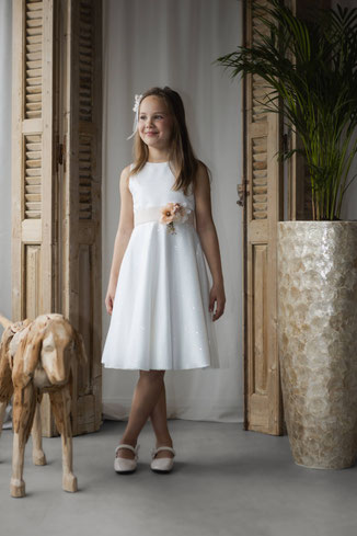 Monny_kurzes_Kommunionkleid_schlicht_Z26-08