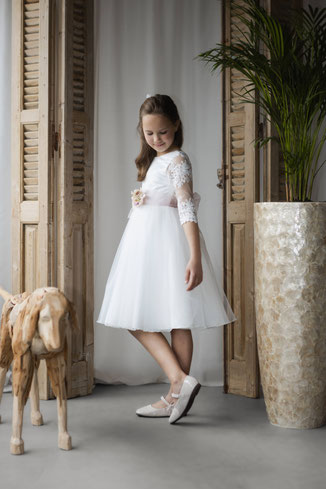 Monny_kurzes_Kommunionkleid_Spitzenrücken_Z26-14