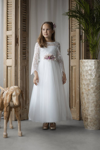 Monny_langes_Kommunionkleid_Spitze_Spitzenarm_Tüll_Z26-11