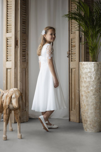 Monny_Kommunionkleid_Spitzenärmel_weich_fließend_Z26-07