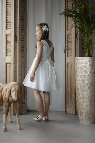 Monny_kurzes_Kommunionkleid_offener_Rücken-Z26-13