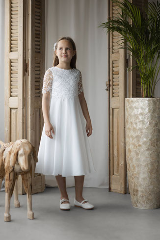 Monny_Kommunionkleid_wadenlang_Spitzenarm_Z26-07