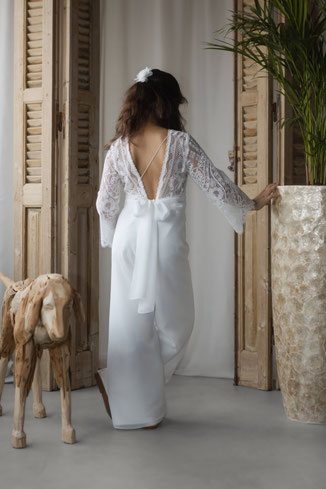 Monny_Jumpsuit_Spitzenarm_offener_Rücken_Z26-24