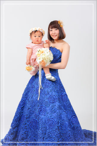 子どもとドレスで撮影
