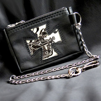 portemonnaie-mit-kette-aus-schwarzem-pferdeleder