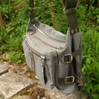 Schultertasche aus Canvas