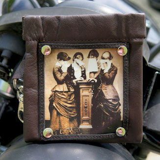 Etui mit Vinylbild Crying Ladys