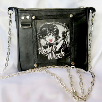 kleine Crossbody mit Vinylbild Heels & Wheels