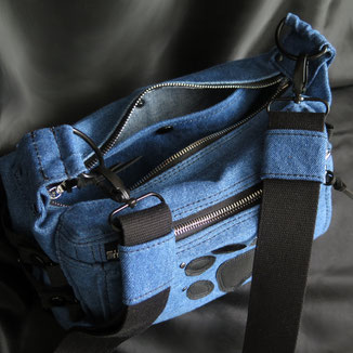 jeanstasche-mit-geteiltem-innenfach