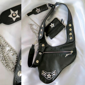 Damentasche aus schwarzem Leder im Military Style