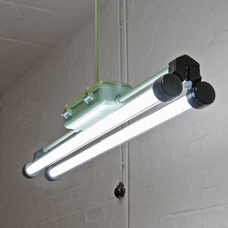 Vintage Fabriklampe mit zwei  Röhren
