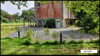gite classé 3 étoiles , animaux acceptés , charge électrique lente , parking sécurisé. 