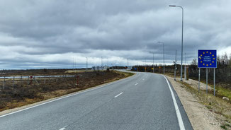 Grenzübergang zwischen Norwegen und Finnland in Kivilompolo.