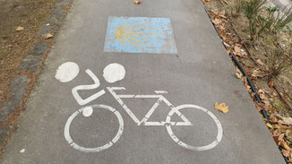 Hervorragend ausgeschilderter Jakobsweg für Fahrradfahrer.