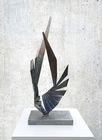 hitschold-vehuiah-skulptur-stahl-metall-abstrakt-raumlinear