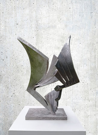 hitschold-nikodemon-skulptur-stahl-metall-abstrakt-raumlinear
