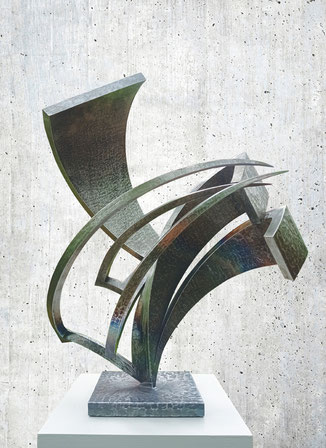 hitschold-lakum-skulptur-stahl-metall-abstrakt-raumlinear