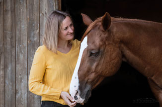 Sarah Stoll mit Coachingpartner "Sugar"