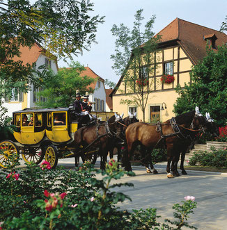 Postkutsche vor dem " Haus  des Gastes " - Infostand