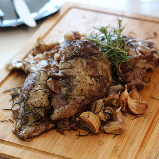 Lammbraten mit Rosmarin aus dem Backofen