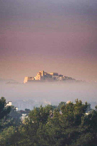 Befestigte Oberstadt Dalt Vila auf Ibiza