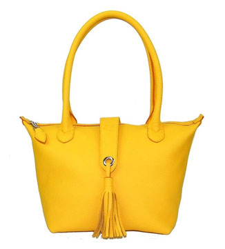 sac à main en cuir jaune de veau grainé  avec pompon fabriqué par un artisan maroquinier