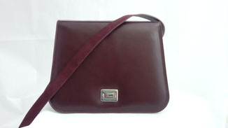 sac besace à bandoulière en cuir bordeaux fabriqué par ml-sellier en très petite série