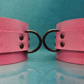 Candy Cuffs pink handcuffs pink leather cuffs pink leather wrist cuffs roze leren polsboeien roze handboeien roze lederen boeien