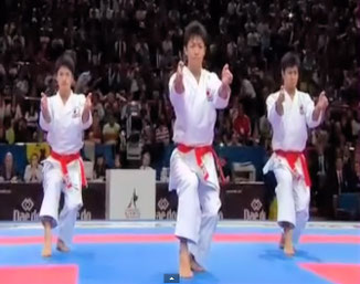 Foto del video Final Kata equipos Mundial Karate 2012. http://youtu.be/m7h9dt58zok