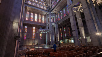 Der Altarraum von St Josef in Le Havre.