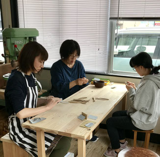 木のスプーン作り体験-木工スプーン榧-スプーンかや-木工体験-木の皿-木のフォーク-オンラインショップ-販売-木の箸-木のイヤリング-木のピアス-人気-オススメ-おしゃれ-安い-無料-癒し-ばえる-ギフト-贈り物-誕生日-プレゼント-自分だけの-オリジナル-お家時間-木のぬくもり-あたたかい-売れ筋-簡単-オーダー-作り方-岐阜-関