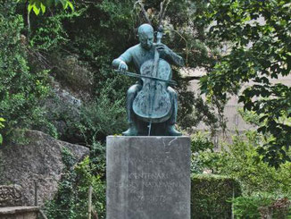 Sculpture centenaire de la naissance de Pau Casals au monastère de Monserrat - Espagne